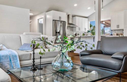 Tastefully Remodeled 4 Bedroom Home with Rainier View - Foto 6