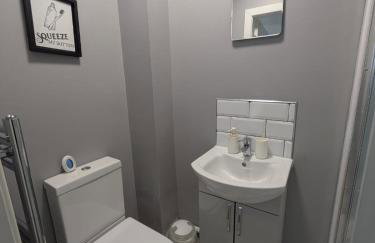 6 bedroom 6 Ensuite 1 min to M6 Jct 9 15 min to Bham - Foto 11