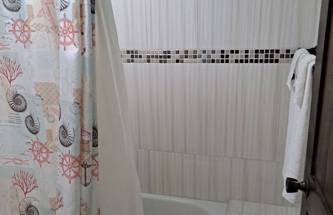 Holiday House Second floor Ste - Photo 3