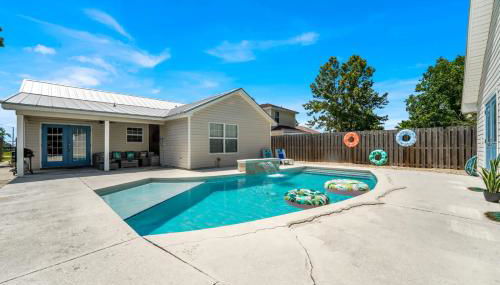 Escape to Paradise w Saltwater Pool 25 Min to PCB - Foto 2