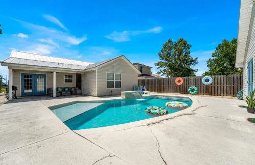 Escape to Paradise w Saltwater Pool 25 Min to PCB - Foto 2