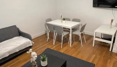 Le Toit des Volcans - 8 couchages - Terrasse privée et Wifi - Foto 2