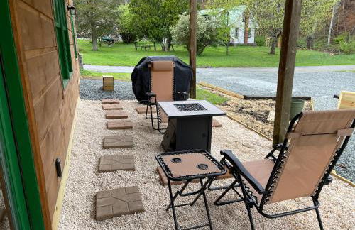 Creekside Getaway - King Bed - Full Kitchen - Foto 22