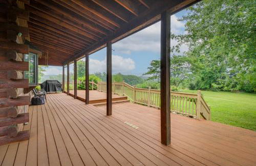 Peaceful Raphine Cottage with Deck and Fireplace! - Foto 18