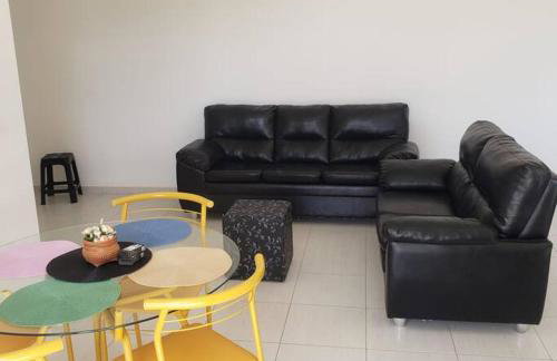 Apto no Jd Indaiá com piscina a 300m da praia - Foto 4