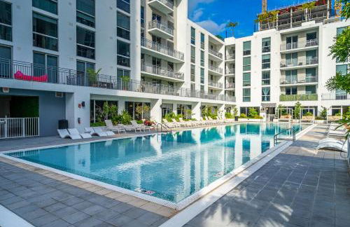 Miami Magic Vibrant 2 Bedroom with Free Parking - Photo 27