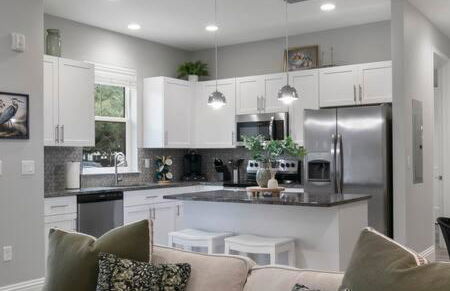 NEW! Canopy Cove, Luxury Downtown Apartment Near Main St - Foto 9