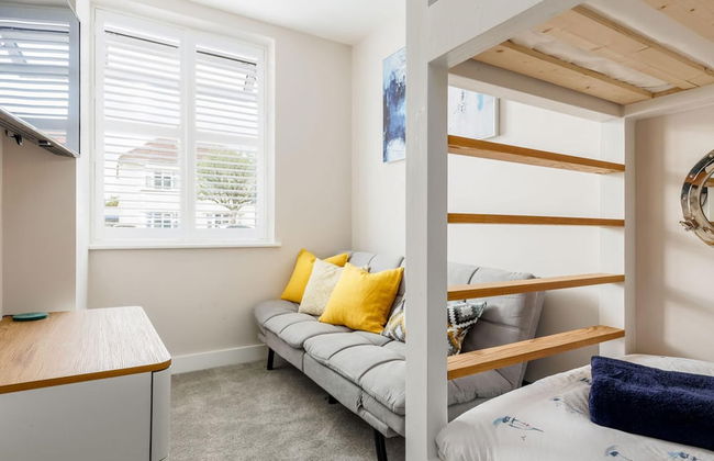 Modern 2bed Flat, Parking, Close to Beach & Shops - Photo 12