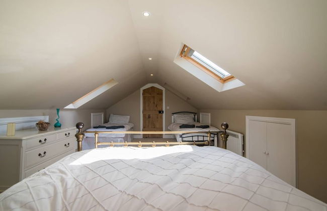 Super Spacious Barn Conversion With Free Wifi, Netflix Fireplace - Photo 9