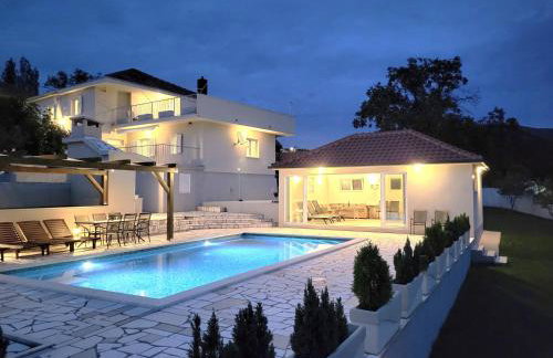 Villa Gorana with large private pool - Foto 1