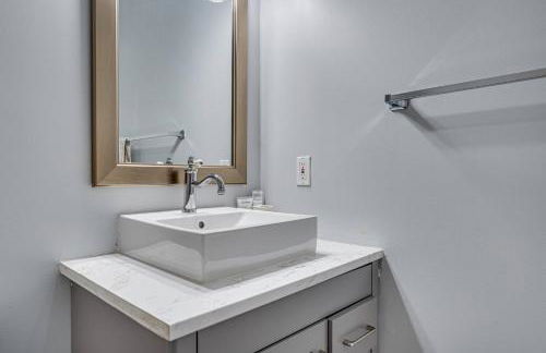 Peaceful Luxury 3 beds*Lake*Kitchen*LaundryMetro - Foto 17