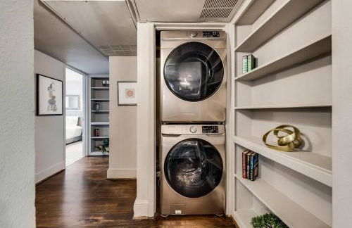 Spacious Dallas 2BR Condo Resort-Style Pool - Foto 10