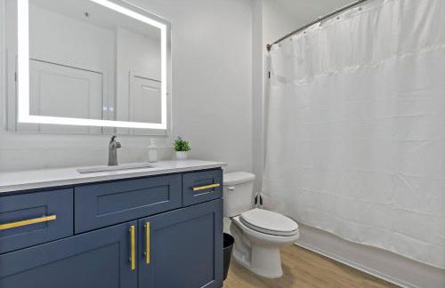 Modern 2BD - 5 Min DT, Gym, Parking, W-D - Sleeps 12 - Foto 22