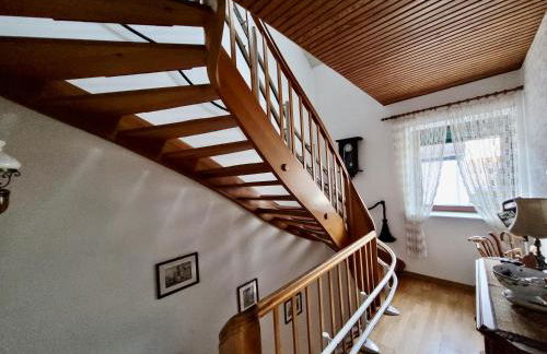 BAT Home Solutions Trier-Euren - alles was ein Hotel nicht bietet - 10 Min zur Altstadt - 98 qm Scheune für 9 Personen mit Sternenhimmel, Wintergarten, Grill und Kino - barrierefrei dank Lift & Auffahrt - Foto 22