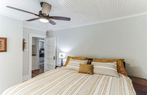 Charming Downtown McCloud Retreat home - Foto 16