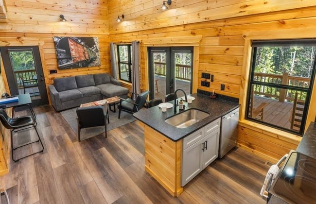 Ruby's Retreat - 2 Bedrooms, 1.5 Baths, Sleeps 8 by RedAwning - Foto 7