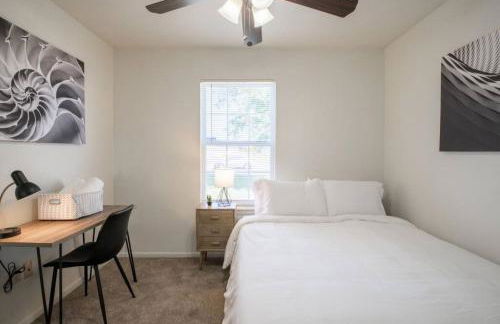 GRAUHAUS Tasteful 3BD with KING bed in Pekin - Foto 13