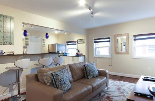 2 bd 1 bth near DC! 7081 - Photo 1