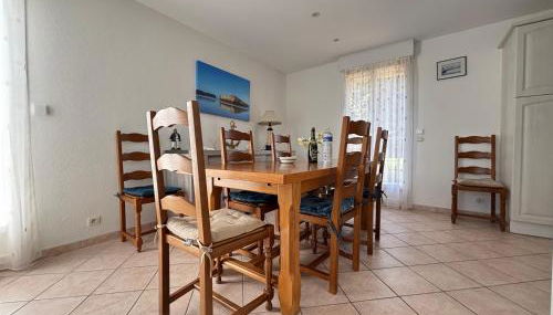 Saint Ho Mer Maison lumineuse vue mer 8 pers 4 chambres 2 sdb 2 WC étage rénové en 2025 belle terrasse grand jardin clos parking 8 mn à pied petite plage grand jardin près de Port en Bessin, Bayeux et plage Omaha beach - Foto 4