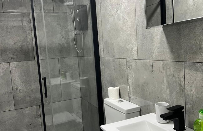 Luton Excellent 1 bed Apartment With Living Room - Photo 13