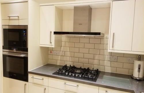 London Luxury Apartment 4 Bedroom Sleeps 12 people with 4 Bathrooms 1 Min walk from Station - Foto 20