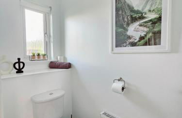 Modern 5 Bedroom Townhouse with Free Parking - Foto 59