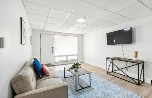 East 120 I Modern Refinished Apt Downtown I Gym - Foto 5