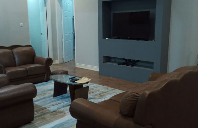 4 Bedrooms Family House Sakumono - Photo 17