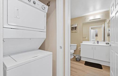 Lovely & coxy 2BR/2BA! 5MIN to Disney! - Photo 20