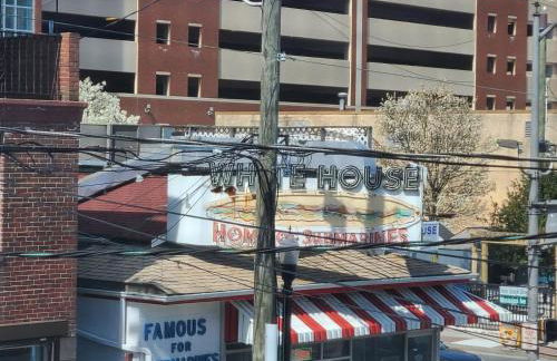 Arctic House- Walk to the Casinos, Outlets & More! - Foto 42