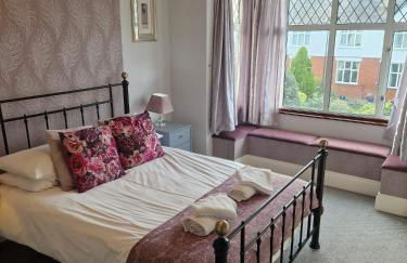 Hereford City - Goldcrest House - 4 Bedroom House With Parking, Located Very Close To City Centre & River Wye - Sleeps Up To 6 Guests - Hosted by RENTMYHOUSE - Photo 30