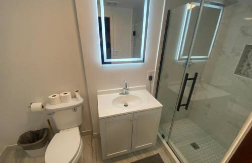 Spacious 3 Bedroom Home with Game Room and Parking - Foto 27