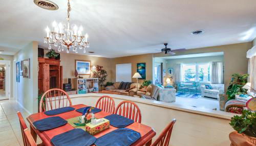 Spacious Home with Yard - half Mi to Ormond Beach! - Foto 5