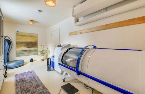 Couples Retreat Near UVM! Unique Studio with Deck - Foto 16