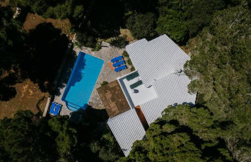 Villa en Cala Morell con piscina privada en el bosque - Foto 7