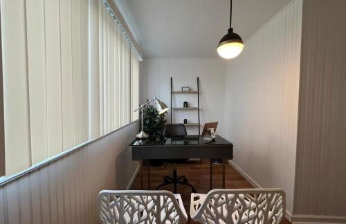 The B&W Haven 5BR Home with yard theater - Foto 80