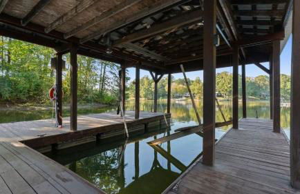 Lakefront 6bdr, Priv Dock, Game Room, Firepit Jake's Lake House by Avantstay - Foto 140