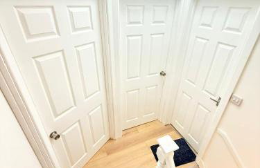 Bright & Airy two-Bed Appartment Near Seven kings tube easy access to central London - Foto 12