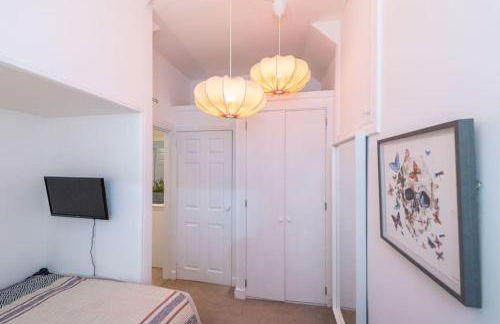 Lovely main door 1 bedroom holiday flat with patio - Foto 5