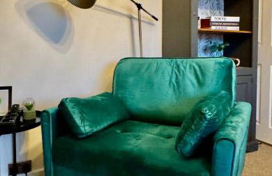 Cherry Blossom Apartment - 3 bed, parking, garden - Photo 23