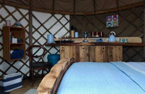 Bembridge Harbour Yurt - Log Burner - Wifi - Photo 29