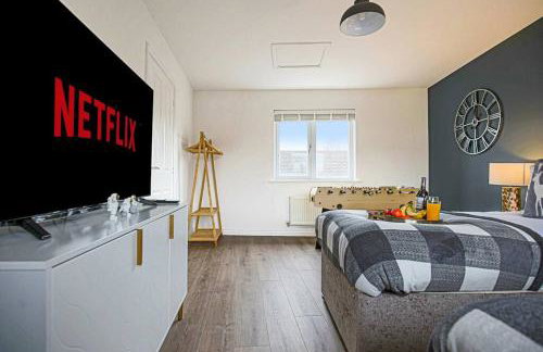 Luxury 5 Bedroom 3 Bathroom House - Smart TVs with Sky and Netflix, Super Fast WiFi, Free Parking by Yoko Property - Foto 23