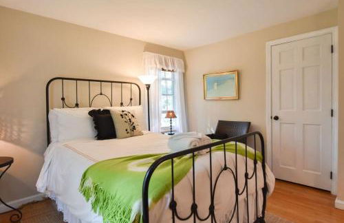 Pond Front Home with Private Dock - Foto 17