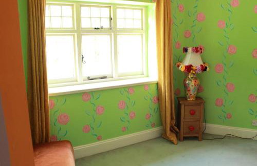 Historic Pike House with Beautiful Garden - Photo 13