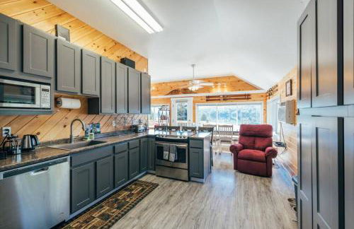 Lakefront Stunning Home, only 30 min to Sugarloaf! - Foto 2