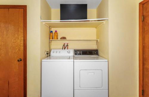 Cedaroma private Home in Resort to relax in the northwoods - Photo 3