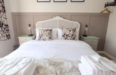 The Lilley Pad in Ludlow Cosy, Central, Perfect for Couples, Netflix & Parking Permit - Photo 1