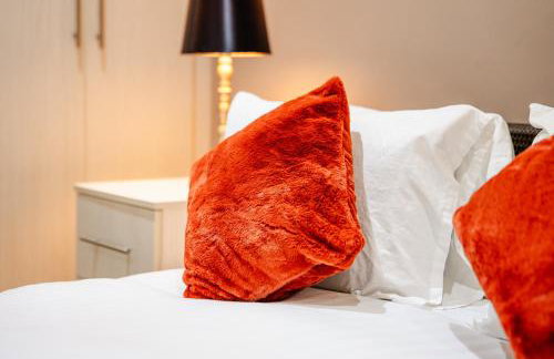 4BR 2Bath Home -Hot Tub, Free Parking & Games Room - Foto 31