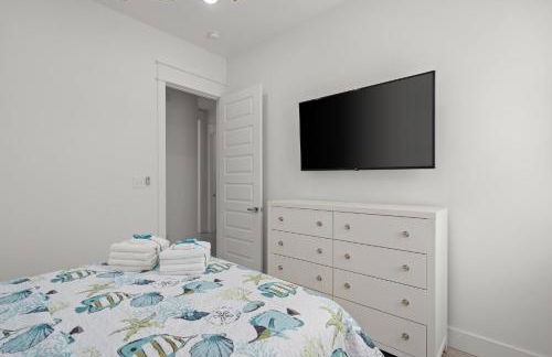 Brand NEW Expansive Coastal Home w/ Custom Furnishings Sleeps 15 - Photo 98