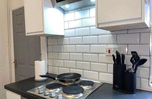 Whitmore House By RMR Accommodations - Newly Refurbed - Modern - Parking - Central - Foto 27